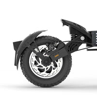Rear wheel of Ausom SR1 Trottinette électrique with 10-inch pneumatic tire and disc brake system