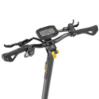 Handlebars and digital display of the Ausom SR1 Trottinette électrique electric scooter