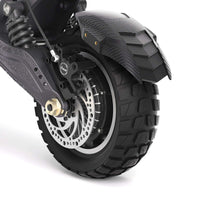 Close-up of Ausom F1 Max Trottinette électrique rear wheel with 10"x3" pneumatic rubber tire and disc brake system.