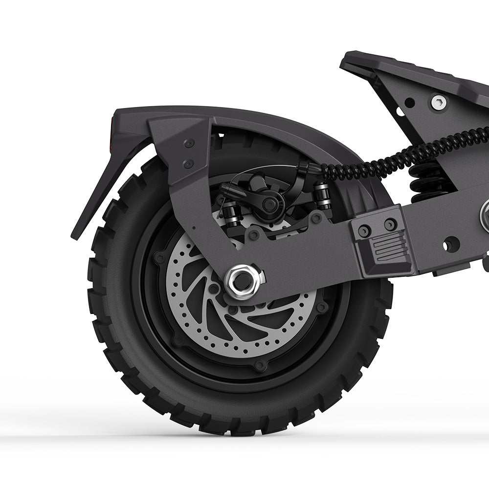 Close-up of rear wheel and suspension system of Ausom L1 Trottinette électrique electric scooter with tubeless rubber tire and disc brake